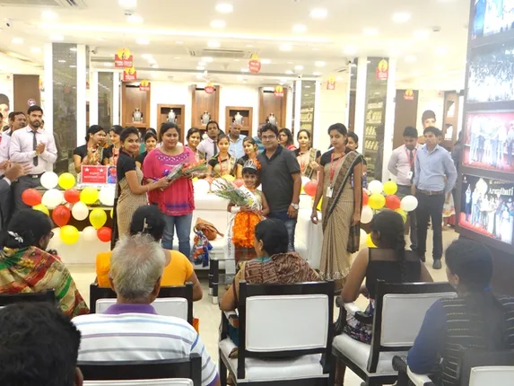 ଅରୁନ୍ଧତୀ ଜୁଏଲର୍ସର ‘ମାତୃ ଦିବସ’ : ବଟରଫ୍ଲାଏ ୟୁନିଭର୍ସ ମୃଗାକ୍ଷୀ ଆର କୁମାରଙ୍କୁ ସମ୍ବର୍ଧନା