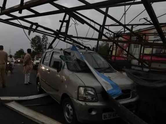 ଗାଡ଼ି ଛାଡ଼ି ପରିଶ୍ରା ଯାଇଥିବାରୁ ଏକ ନିଶ୍ଚିତ ଦୁର୍ଘଟଣାରୁ ଅଳ୍ପକେ ବର୍ତ୍ତିଲେ ଏହି ବ୍ୟକ୍ତି