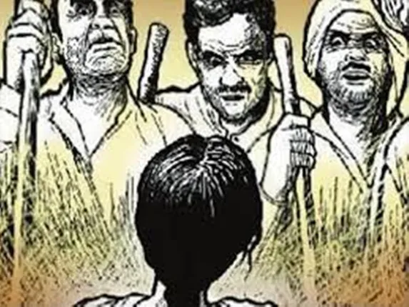 ଦୁଷ୍କର୍ମକାରୀକୁ ଘଣ୍ଟଘୋଡ଼ାଇଲା ପଞ୍ଚାୟତ : ପୀଡ଼ିତାଙ୍କୁ ୫୧,୦୦୦ଟଙ୍କା ଦେଇ ମାମଲା ରଫାଦଫା କରିବାକୁ କହିଲା