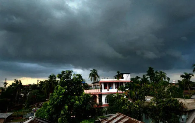 ଓଡ଼ିଶା ସମେତ ୪ ରାଜ୍ୟ ପାଇଁ ପାଣିପାଗ ବିଭାଗର ସତର୍କ ସୂଚନା : ମେ’ ୮ ଯାଏଁ ଘୂର୍ଣ୍ଣିଝଡ଼ ସମ୍ଭାବନା