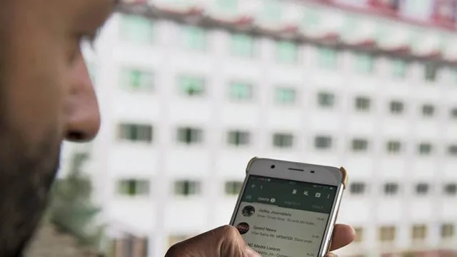 ଜମ୍ମୁ- କଶ୍ମୀରରେ ସେଣ୍ଟ୍ରି ଦାୟିତ୍ୱରେ ମୁତୟନ ଥିବା ପୁଲିସ୍‌ କର୍ମୀ ଡ୍ୟୁଟି ସମୟରେ କରିପାରିବେନି ମୋବାଇଲ୍‌ ବ୍ୟବହାର; ଜାରିହେଲା ନିଷେଧାଦେଶ