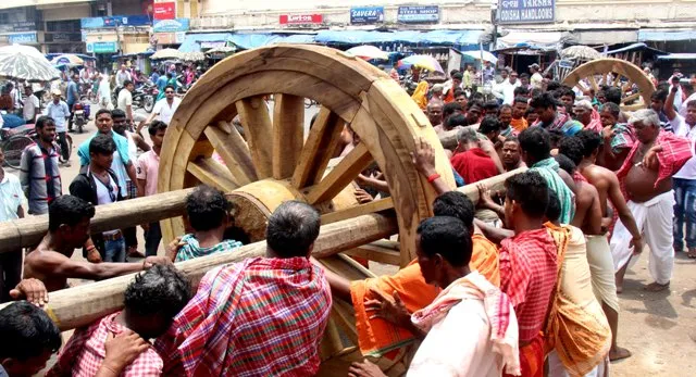 ରଥ ଖଳା ହାଲଚାଲ : ଡେରା ହେଲା ତିନି ରଥ ଚକ