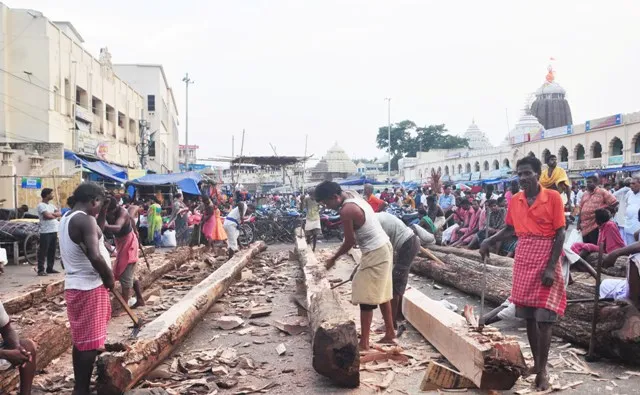 ରଥ ଖଳା ହାଲ୍‌ଚାଲ୍‌ : ସରିଲା ଦର୍ପଦଳନ ରଥର ସମସ୍ତ ଚକ, ଆଗେଇ ଚାଲିଛି ଦଣ୍ଡାକାମ