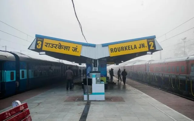 ପୁଣି ଥରେ ଟ୍ରେନ୍‌ ବଗି ଛାଡ଼ି ପଳାଇଲା ଇଞ୍ଜିନ, ଏଥର ରାଉରକେଲାରେ