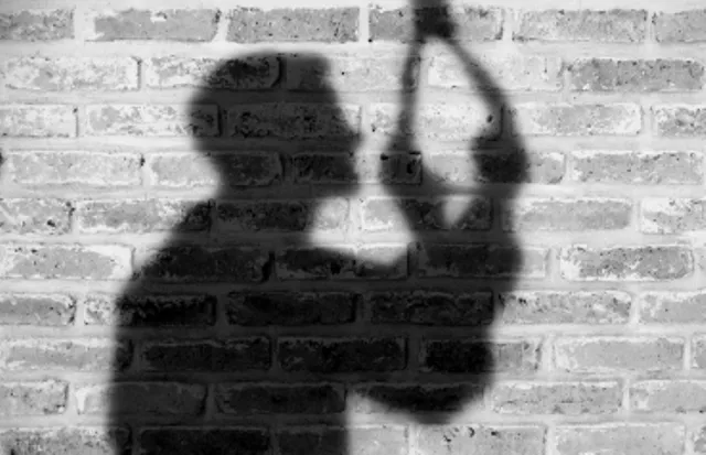 ପ୍ରେମ ସମ୍ପର୍କକୁ ନେଇ ଯୁବକଙ୍କ ଆତ୍ମହତ୍ୟା!