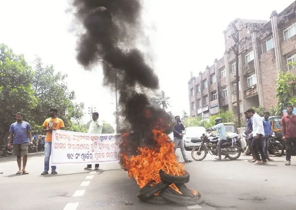 ଓ୍ଵାର୍ଡ ନଂ ୩୯ର ପୁନର୍ଗଠନ ସଂଶୋଧନ ଦାବିରେ ରାସ୍ତାରୋକ