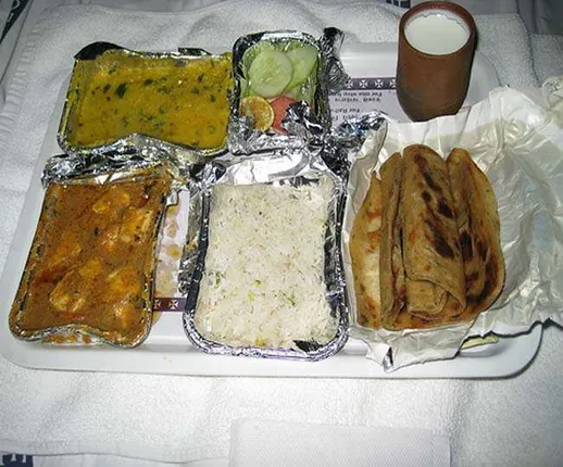 ରେଳ ଯାତ୍ରୀଙ୍କ ପାଇଁ ଖୁସି ଖବର: ଟ୍ରେନ୍‌ରେ ମିଳୁଥିବା ଖାଦ୍ୟ ପାନୀୟର ଦର ସୂଚୀ ଜାରି କଲା ରେଳବାଇ