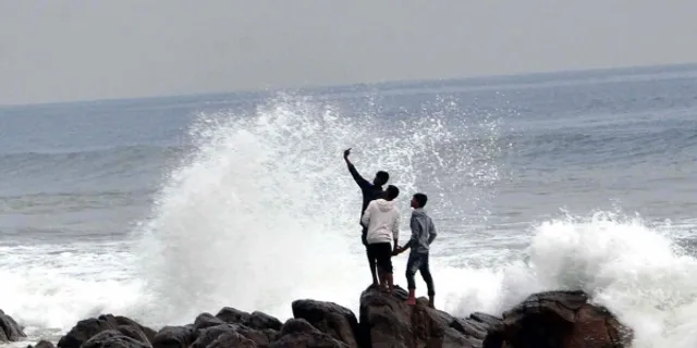 ସେଲ୍‌ଫି ନେବା ପୁଣି କାଳ ହେଲା: ଗୋଆ ବିଚ୍‌ରେ ଚାଲିଗଲା ୨ ପର୍ଯ୍ୟଟକଙ୍କ ପ୍ରାଣ