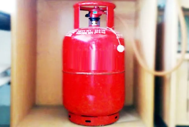 ଗୋଦାମରେ ସିଲିଣ୍ଡର ମହଜୁଦ ରଖିବାକୁ ନିର୍ଦ୍ଦେଶ, ବିତରଣ କୁରୁଥିବା କର୍ମଚାରୀଙ୍କୁ ଜୀବନବୀମା