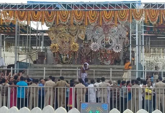 ମହାପ୍ରଭୁଙ୍କ ମହାସ୍ନାନ ସଂପନ୍ନ : ହାତୀ ବେଶରେ ଭକ୍ତଙ୍କୁ ଦର୍ଶନ ଦେଉଛନ୍ତି ଶ୍ରୀଜିଉ