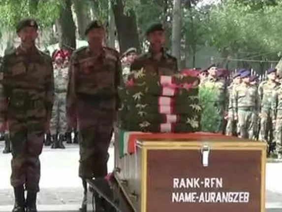 ରାଇଫଲ୍‌ମ୍ୟାନ୍‌ ଔରଙ୍ଗଜେବ୍‌ଙ୍କୁ ଦିଆ ଯାଇଥିବା ନିର୍ଯାତନାର ଭିଡିଓ ସୁଟିଙ୍ଗ୍‌ କରିଥିଲେ ଆତଙ୍କବାଦୀ