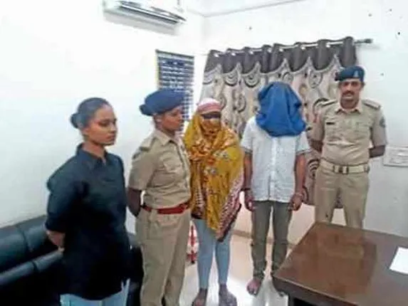 ଶିଳ୍ପପତିଙ୍କୁ ଗୁପ୍ତ ଭିଡିଓ ଜରିଆରେ ବ୍ଲାକ୍‌ମେଲ୍‌ କରି ଯୁବତୀ ଗିରଫ