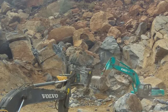 ଗୁମ୍ମା ପଥର କୁଆଁରି ଅଘଟଣ : ଆଗେଇ ପାରୁନି ଉଦ୍ଧାର କାର୍ଯ୍ୟ