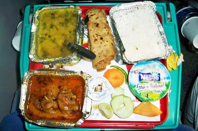 ଭାରତୀୟ ରେଳ ଲାଗୁ କଲା ନୂଆ ନୀତି: ଟ୍ରେନରେ ଭେଣ୍ଡର୍ ବିଲ୍ ନ ଦେଲେ ଖାଦ୍ୟ ମାଗଣା