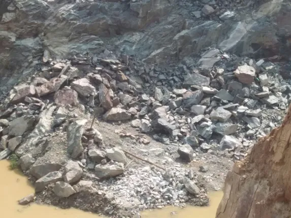 ପଥର ଖାଦାନରେ ବିସ୍ଫୋରଣ: ଶ୍ରମିକ ମୃତ, ଠିକାଦାର ଆହତ