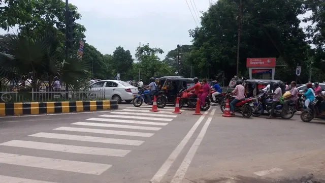 ଆମେ କେତେ ସଚେତନ-୧, ଖୋଲାଖୋଲି ଉଲ୍ଲଙ୍ଘନ