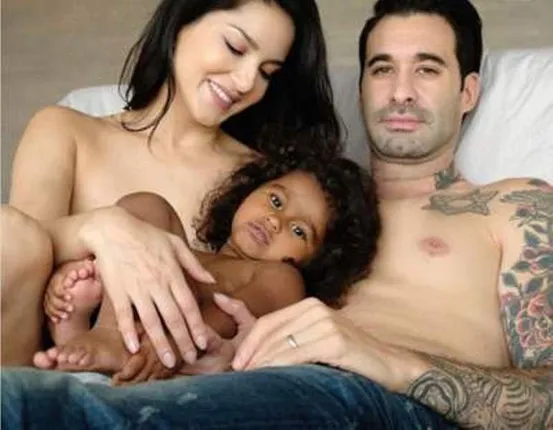 ପିତୃ ଦିବସରେ ଝିଅସହ ଅଧା ମୁକୁଳା ଫଟୋ ଉଠାଇବା ମହଙ୍ଗା ପଡ଼ିଲା ‘ପର୍ଣ୍ଣ’ ଅଭିନେତ୍ରୀ ସନ୍ନି ଲିଓନ୍‌ ଓ ତାଙ୍କ ପତିଙ୍କୁ