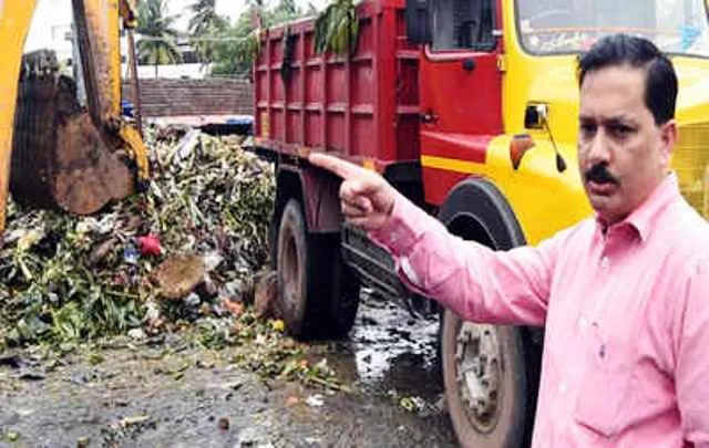 ବଜାରର ଅଳିଆଗଦା ପାଖରେ ଚୌକି ପକାଇ ବସିଲେ ବିଚାରପତି