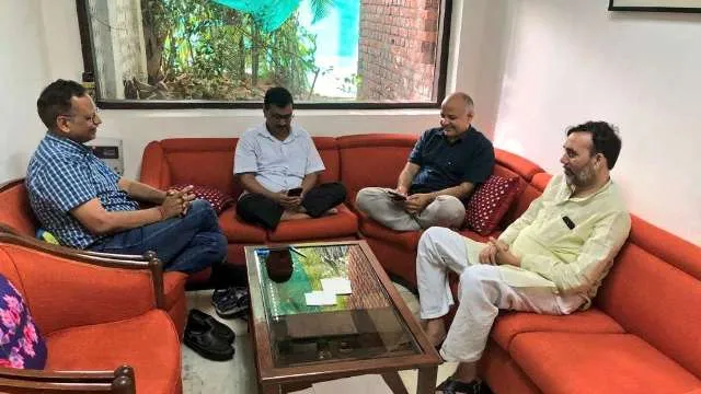 ତୁଟୁନି ଦିଲ୍ଲୀ ବିବାଦ : ଆପ୍‌ ‘ଧାରଣା ରାଜନୀତି’ରେ ହାଇକୋର୍ଟଙ୍କ ଛାଟ, କାହା ଘରେ ଅନଶନ ବେଆଇନ