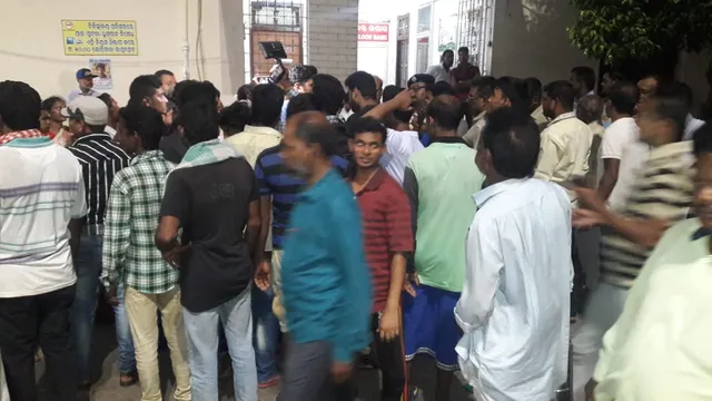 ମୃତ ଶିଶୁକୁ ଜୀବିତ ଦର୍ଶାଇ କଟକ ସ୍ଥାନାନ୍ତର କଲେ ପୁରୀ ହସ୍ପିଟାଲର ଡାକ୍ତର! ଚିକିତ୍ସା ଅବହେଳା ଅଭିଯୋଗରେ ସ୍ଥାନୀୟ ଲୋକଙ୍କ ରାସ୍ତାରୋକ