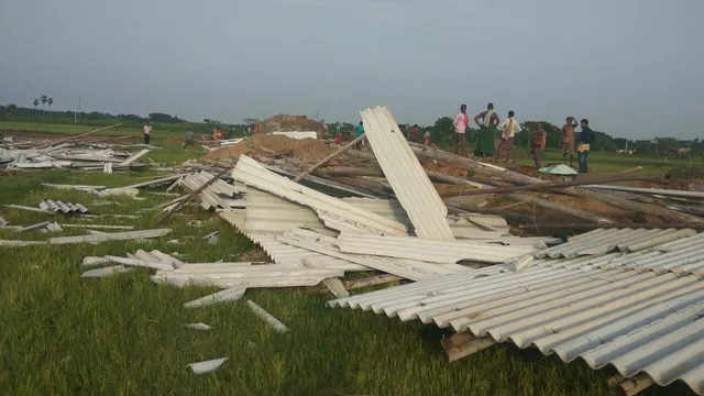 କାଳବୈଶାଖୀ ତାଣ୍ଡବ, ଗଛ ପଡ଼ି ଉତ୍ତରା-ନିମାପଡ଼ା ରାସ୍ତା ଅବରୋଧ, ୨୦୦୦ ଉପଭୋକ୍ତା ଅନ୍ଧାରରେ