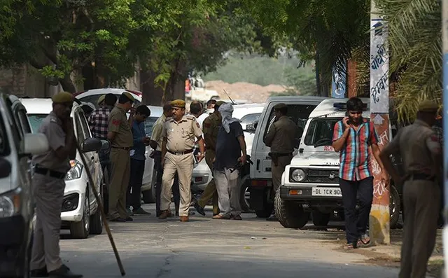 ନୂଆ କରି ବାପା ହୋଇଥିବା କନ୍‌ଷ୍ଟେବଲଙ୍କୁ ବଞ୍ଚାଇବା ପାଇଁ ଗୁଳି ସାମ୍ନାକୁ ଚାଲି ଆସିଲେ ଏହି ଉଦାର ପୁଲିସ୍‌ ସବ୍‌-ଇନ୍‌ସ୍ପେକ୍ଟର