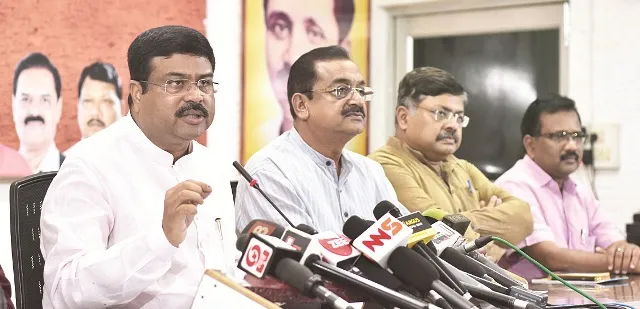 ଗରିବଙ୍କ ପେଟରେ ଲାତ ମାରୁଛନ୍ତି ରାଜ୍ୟ ସରକାର: ଧର୍ମେନ୍ଦ୍ର