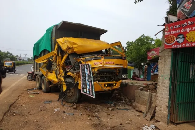 ଦୁର୍ଘଟଣାରେ ହାଇୱା ଚୂରମାର୍‌