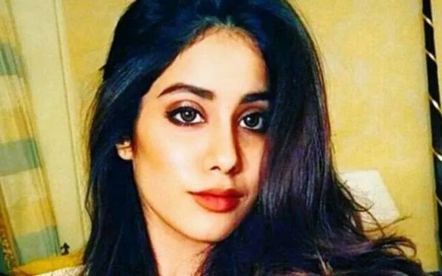 ପ୍ରଥମ ସିନେମାରେ ଜାହ୍ନବୀ କପୁର କେତେ ଟଙ୍କା ନେଇଛନ୍ତି ଜାଣିଲେ , ଆପଣ ବି ଚମକି ପଡ଼ିବେ !