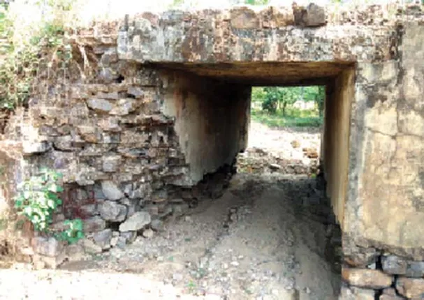 ଆମ୍ବଦରହ ରାସ୍ତାରେ ବିପଦସଙ୍କୁଳ ପୋଲ