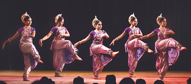 ‘ବିଘ୍ନ ବିନାଶକଙ୍କ ବନ୍ଦନା’ରେ ବିଭୋର୍‌ ଦର୍ଶକ