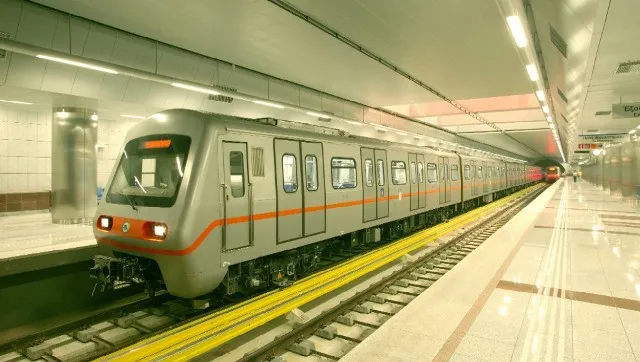 ନାଲିଫିତା ତଳେ ମେଟ୍ରୋ ରେଳ