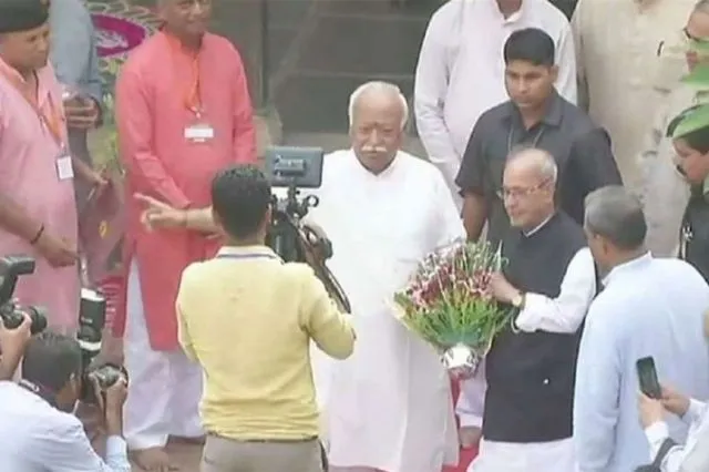 ହେଡ୍‌ଗେଓ୍ଵାର୍‌ଙ୍କୁ ପ୍ରଶଂସା କରି ଅଡ଼ୁଆରେ ପ୍ରଣବ