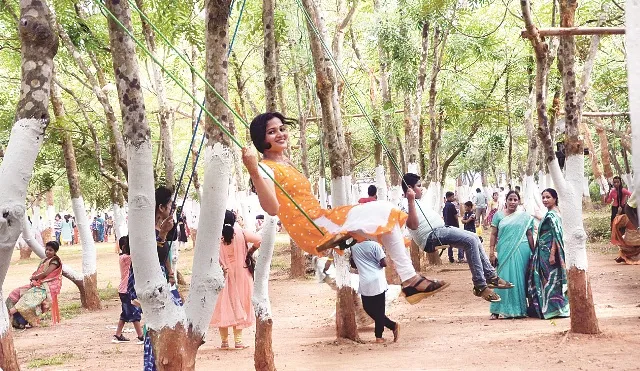 ରାଜଧାନୀରେ ରଜ ମଉଜ