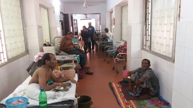 ନିଃସହାୟ, ନିରାଶ୍ରିତ ଓ୍ଵାର୍ଡ: ରୋଗୀ ହାତରେ ରୋଗୀଙ୍କ ଭାଗ୍ୟ