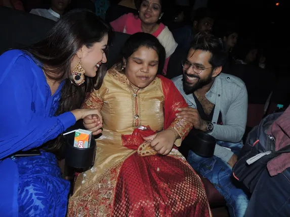 ଦୃଷ୍ଟିହୀନ ପ୍ରଶଂସକଙ୍କ ସହ ସବ୍ୟସାଚୀଙ୍କ ଅଭୁଲା ସ୍ମୃତି