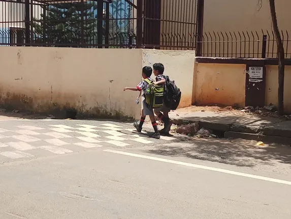 ସରକାରୀ ନିୟମକୁ ଫୁ: ୪୦ ଡିଗ୍ରିରେ ସ୍କୁଲ୍‌ ଖୋଲା