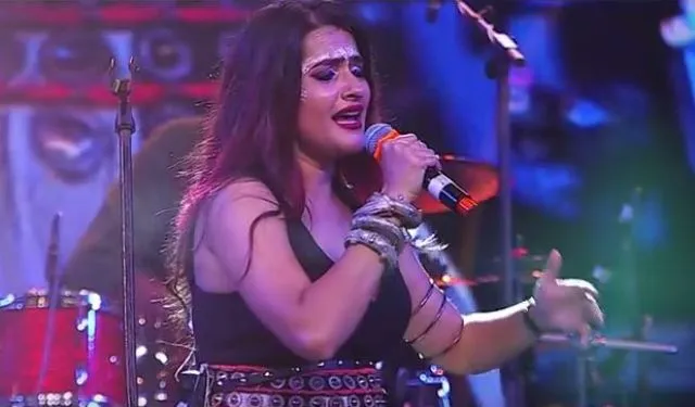 ସୋନାଙ୍କ ସ୍ୱରରେ ବିକୃତ ହେଲା ‘ଆହେ ନୀଳ ଶଇଳ’ : ପ୍ରତିବାଦର ସ୍ୱର ଉଠିଲା