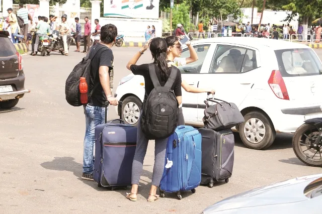 ଅଟୋ ଏବଂ ଟ୍ୟାକ୍ସି ସଂଘ ପକ୍ଷରୁ ୧୨ ଘଣ୍ଟିଆ ବନ୍ଦ ଯୋଗୁଁ ରାଜଧାନୀରେ ଲୋକେ ହନ୍ତସନ୍ତ