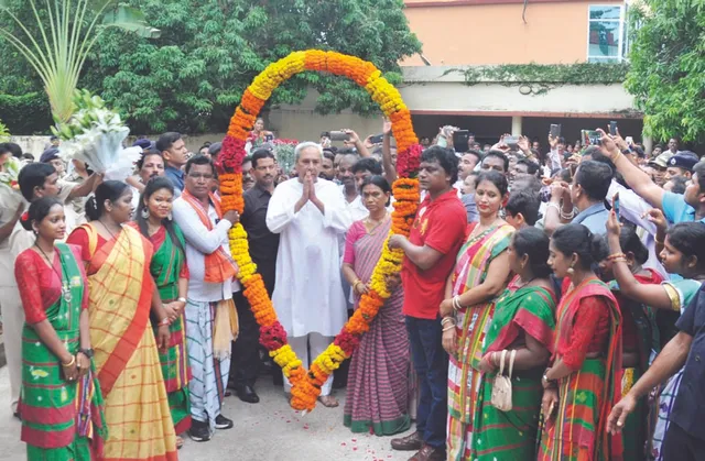 ମୁଖ୍ୟମନ୍ତ୍ରୀଙ୍କୁ ଭେଟିଲେ ଜନଜାତି ସଂପ୍ରଦାୟର ପ୍ରତିନିଧି ଦଳ