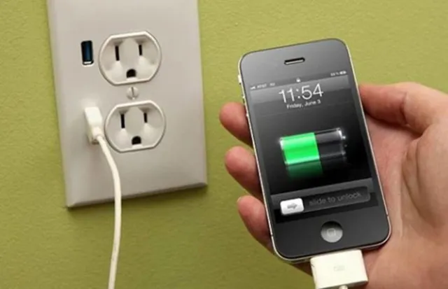 ଫୋନ୍‌ ବ୍ୟାଟେରି କେବେ, କେମିତି ଓ କେତେ ଚାର୍ଜ କରିବେ ଜାଣନ୍ତୁ, ଏପରି ନକଲେ ଅସୁବିଧାରେ ପଡ଼ି ପାରନ୍ତି