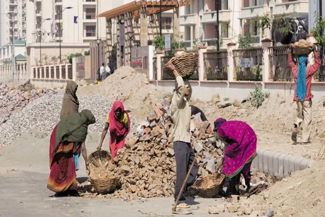 ୩୦ ଯାଏଁ ଶ୍ରମିକଙ୍କୁ ଦିନ ୧୧ଟାରୁ ସାଢ଼େ ୩ଟା ପର୍ଯ୍ୟନ୍ତ ବାହାରେ କାମ କରିବା ମନା