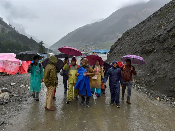 ପାଗ ଖରାପ ହେତୁ ଅମରନାଥ ଯାତ୍ରା ସାମୟିକ ସ୍ଥଗିତ : ଲଗାଣ ବର୍ଷା ଓ ଭୂସ୍ଖଳନ ବାଧକ