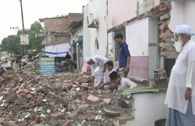 କୁମ୍ଭମେଳା ପାଇଁ ମସଜିଦ୍‌ ପାଚେରୀ ଭାଙ୍ଗିଲେ ମୁସଲିମ ସଂପ୍ରଦାୟର ଲୋକେ