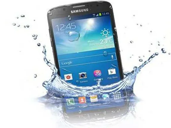 ବର୍ଷା ସମୟରେ ବିସ୍ଫୋରଣ ହୋଇପାରେ ଫୋନ୍‌, କରନ୍ତୁ ନାହିଁ ଏଭଳି କାମ