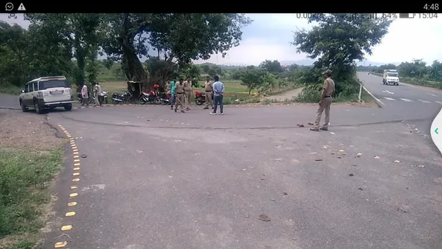 ଫାଙ୍କା ଗୁଳିଚାଳନା କରି ଟୋଲ ପ୍ଲାଜା କର୍ମଚାରୀଙ୍କଠାରୁ ଦୁର୍ବୃତ୍ତ ଲୁଟି ନେଲେ ୨୫ଲକ୍ଷ ଟଙ୍କା