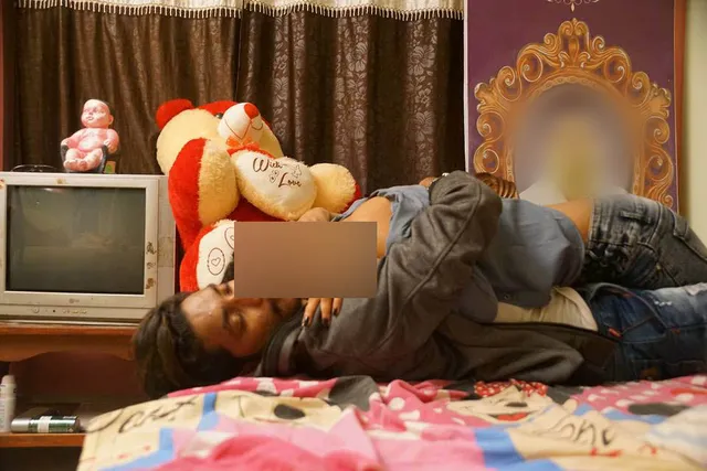 ପ୍ରେମିକା ଧୋକା ଦେବାରୁ ସୋସିଆଲ୍‌ ମିଡିଆରେ ଅନ୍ତରଙ୍ଗ ଫଟୋ ଅପ୍‌ଲୋଡ କଲେ ଏହି ହାସ୍ୟାଭିନେତା, ଆତ୍ମହତ୍ୟା କରିବାକୁ ଧମକ