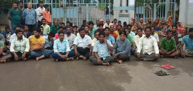 ଆରତି ଷ୍ଟିଲ୍‌ରେ ଦୁର୍ଘଟଣା : ଶ୍ରମିକ ମୃତ, ଜଣେ ଆହତ; କ୍ଷତିପୂରଣ ଦାବିରେ କମ୍ପାନି ଫାଟକ ସମ୍ମୁଖରେ ଧାରଣା