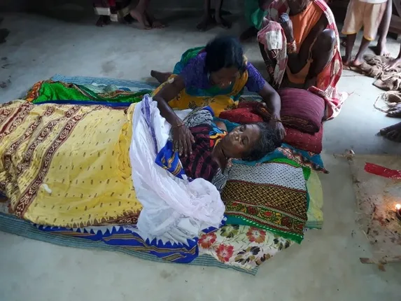 ଦୁର୍ଗମ ଅଞ୍ଚଳର ଆଉ ଏକ ଦୁଃଖ : ଆମ୍ବୁଲାନ୍‌ସ ନ ଆସିବାରୁ ରୋଗୀ ମୃତ