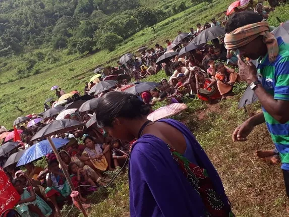 ନକ୍ସଲ ଶିବିରରେ ଗୁରୁପ୍ରିୟା କମ୍ପନ : ସେତୁ ବିରୋଧରେ ଲୋକଙ୍କୁ ମତାଇଲେ